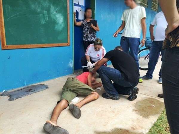 Aluno &eacute; espancado por colega e desmaia dentro de p&aacute;tio da escola 