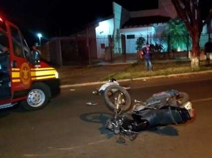 Motociclista morre depois de invadir cruzamento e bater em dois carros