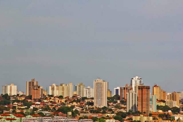 Quarta-feira de sol, calor de 38&ordm;C e pancadas de chuva no fim da tarde 