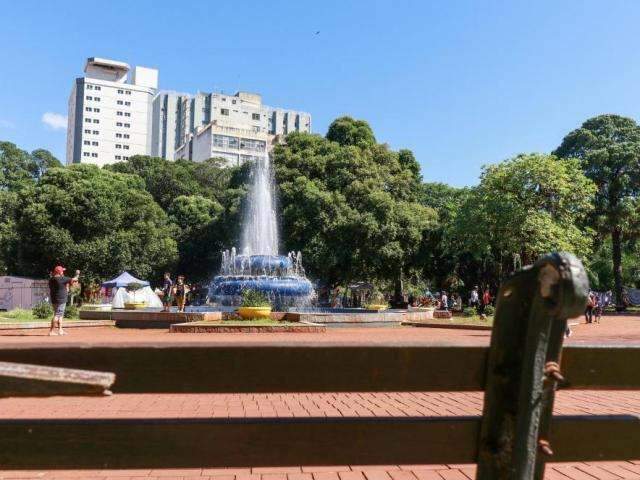 Caminho para 8 mil pessoas, pra&ccedil;a fecha na 2&ordf; feira para limpeza geral 
