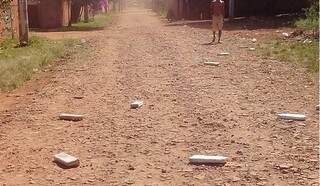Moradores registraram droga caída nas ruas de Sidrolândia. (Foto: Anatasha/Região News)
