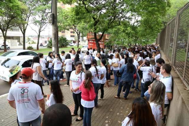 Para encerrar greve, Bernal promete pagar vale alimenta&ccedil;&atilde;o de administrativos