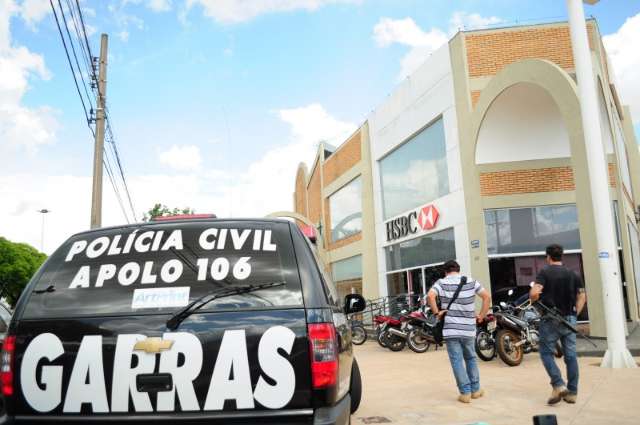 Pol&iacute;cia prende envolvidos a roubo em banco e recupera parte do dinheiro