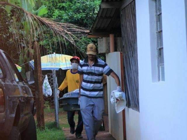 Suspeita de ter degolado aposentado ainda n&atilde;o foi encontrada pela pol&iacute;cia 