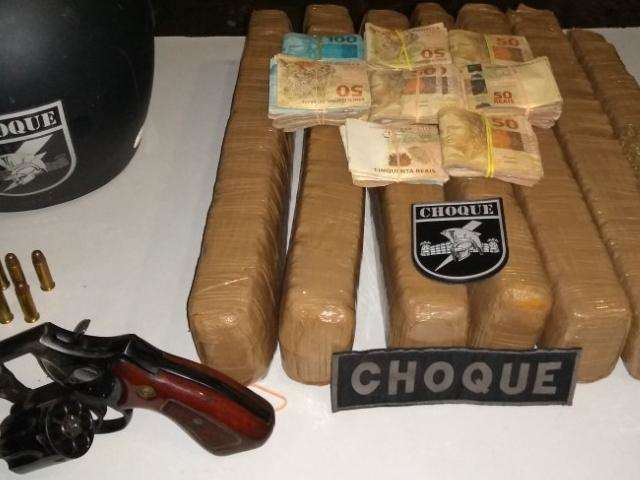 Choque prende casal respons&aacute;vel pela distribui&ccedil;&atilde;o de drogas no bairro Moreninha