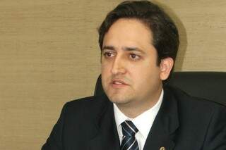 O deputado estadual Márcio Fernandes, autor das leis, defende incentivo aos jovens.