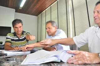 Nelsinho, Nahas e Ivan explicam contas da Prefeitura de Campo Grande. (Fotos: João Garrigó)