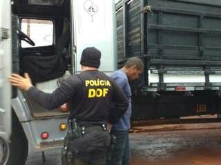 Paulista &eacute; preso transportando duas toneladas de maconha em caminh&atilde;o