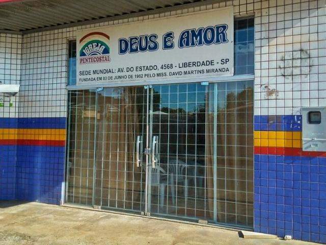 Ladr&otilde;es roubam dinheiro ap&oacute;s quebrar cadeados e invadir igreja