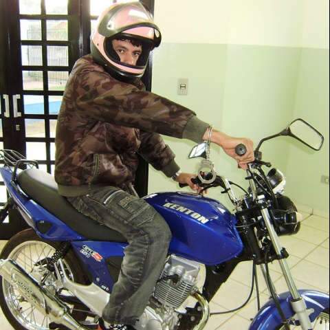  Pol&iacute;cia prende ladr&atilde;o "madrugador" que assaltava apenas mulheres