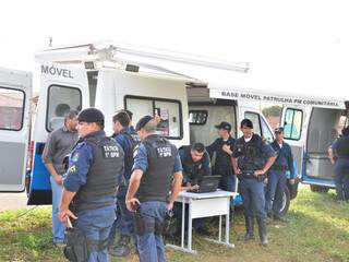 A Polícia Militar montou uma base móvel no bairro Tiradentes. (Foto: João Garrigó)