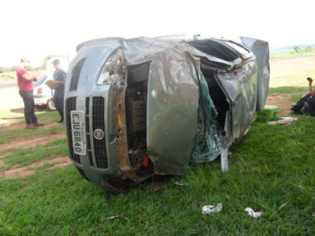  Professora universit&aacute;ria e alunos ficam feridos em acidente na BR-060