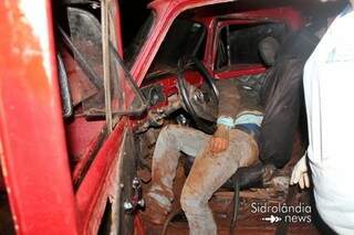 Envolvido no acidente estava inconsciente na hora do resgate. (Foto: José Pereira/Sidrolândia News). 