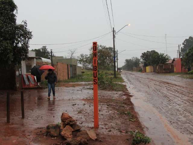 Projeto de lei prev&ecirc; cont&ecirc;iner em ponto de &ocirc;nibus para abrigar passageiros