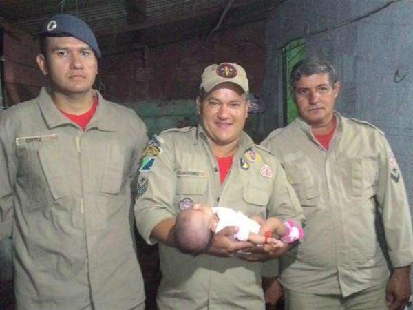 Por telefone, fam&iacute;lia consegue ajuda e salva vida de rec&eacute;m nascida