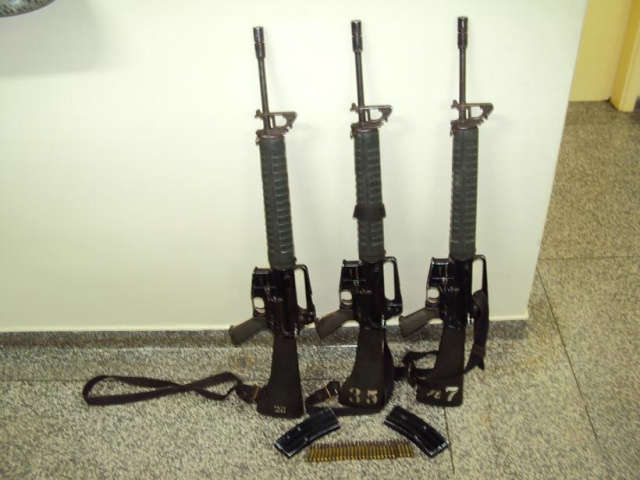 Homem &eacute; preso na fronteira com tr&ecirc;s fuzis e carro roubado no RS em 2007