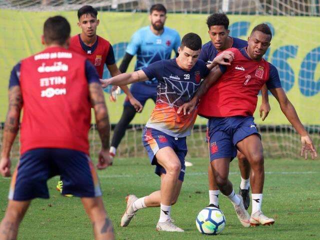 Na zona de rebaixamento, Paran&aacute; e Vasco encerram rodada do Brasileir&atilde;o