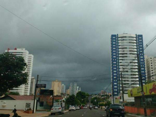 Chuva começa em região central e ameniza onda de calor na cidade