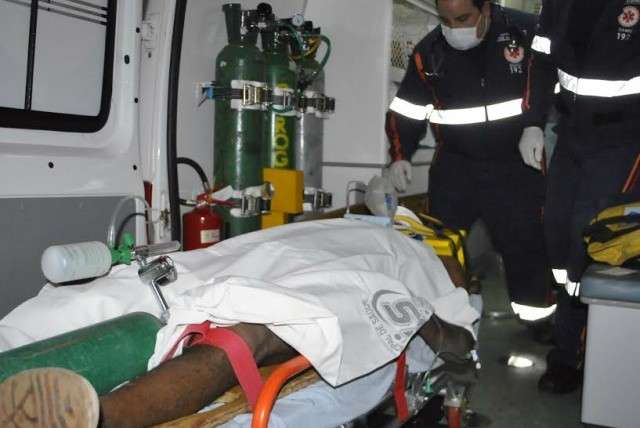 Jovem leva dois tiros em tentativa de homic&iacute;dio e fica em estado grave