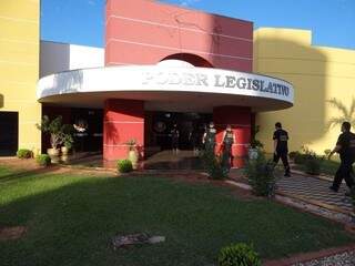 Operação da Polícia Federal resultou na prisão de dez pessoas na Câmara de Naviraí. (Foto: Divulgação/Assessoria)