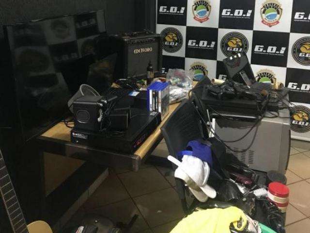 Dupla que furtou R$ 30 mil em objetos de barbearia h&aacute; dois dias &eacute; presa