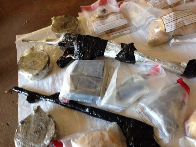 Mulher &eacute; presa com muni&ccedil;&otilde;es e fuzil em rodovia no sul do Estado 