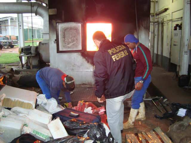  Pol&iacute;cia Federal incinera 3 toneladas de drogas em Ponta Por&atilde;