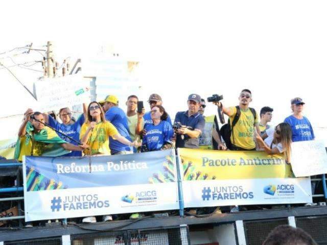 Protesto de apoio ao governo fecha dois sentidos da Afonso Pena