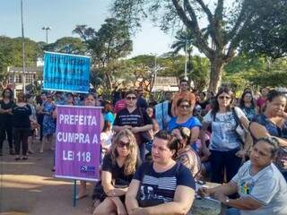 Professores e administrativos fizeram ato público na Praça Antônio João (Foto: Gracindo Ramos/Divulgação)