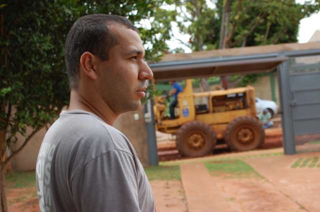 Asfalto na vila Progresso come&ccedil;a a ser reconstru&iacute;do 