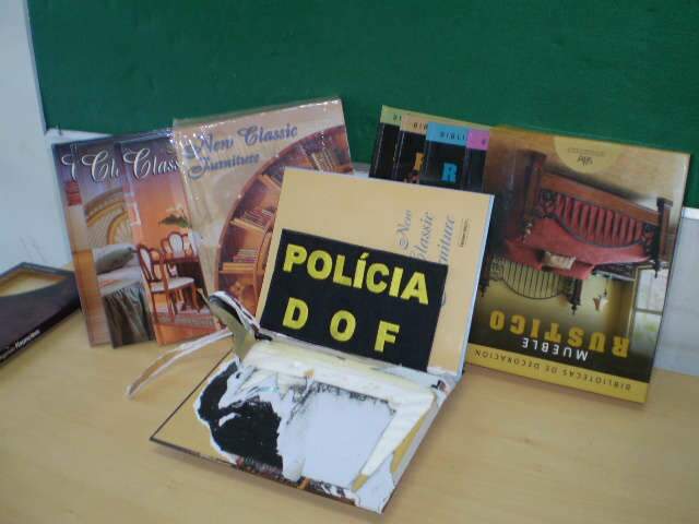  DOF flagra nove quilos de coca&iacute;na em capas de livros na BR-262
