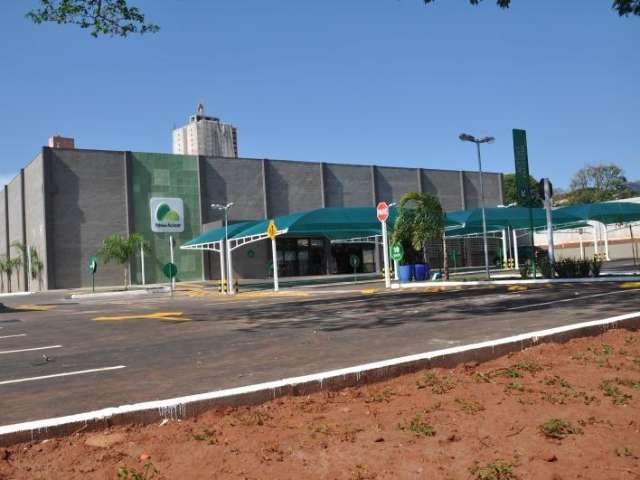 Justi&ccedil;a libera supermercados para abrirem por sete horas no feriado