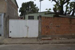Casa onde morava o casal com os filhos, no bairro Sayonara. (Foto: Simão Nogueira)