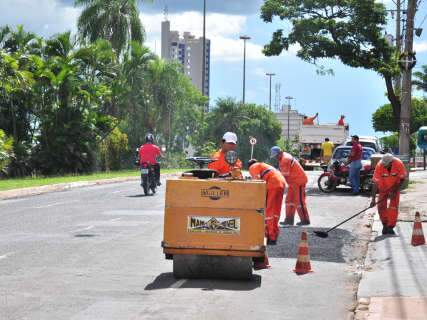  Prefeitura abre licitação para serviço de tapa-buracos em oito bairros 