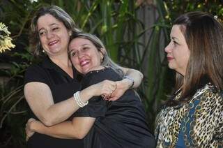 As amigas Maria Valéria e Rocheli se tornaram madrinha e comadre. 