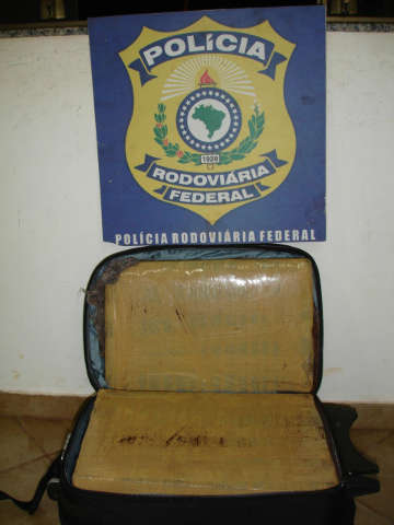  Adolescente paraguaia &eacute; flagrada com 17 quilos de maconha, em Ponta Por&atilde;