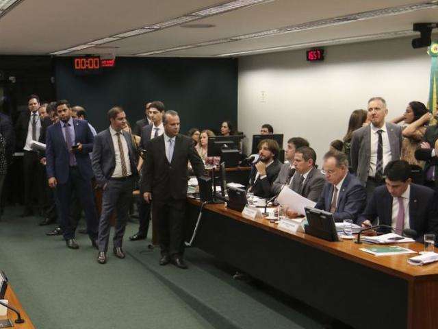 Previd&ecirc;ncia: confira principais pontos aprovados na comiss&atilde;o especial