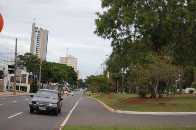  Ter&ccedil;a-feira de tempo nublado com chuva e chegada de frente fria em MS