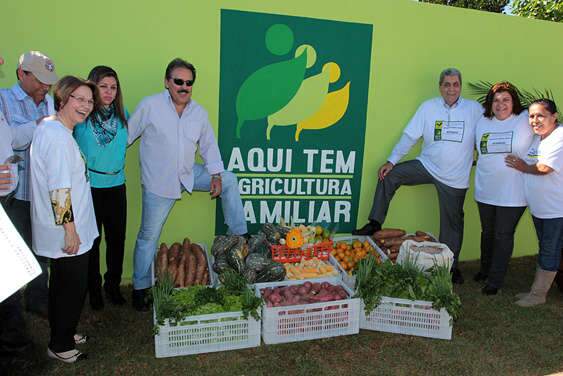  Governador inaugura obra que incentiva industrializa&ccedil;&atilde;o de Caracol