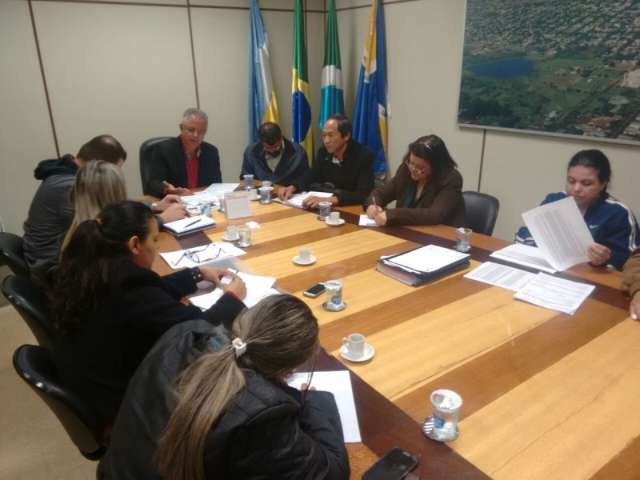 Professores decidem que v&atilde;o manter greve mesmo nas f&eacute;rias