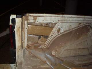 Droga estava escondida nas laterais da carroceria do Fiat Strada (Foto: DOF)