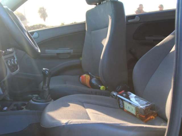 Motorista bate carro e passageira &eacute; socorrida em coma alco&oacute;lico 