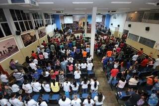 Câmara de Vereadores lotada na sessão de ontem à noite; professores fazem paralisação de três horas, amanhã (Foto: Thiago Morais/Divulgação)