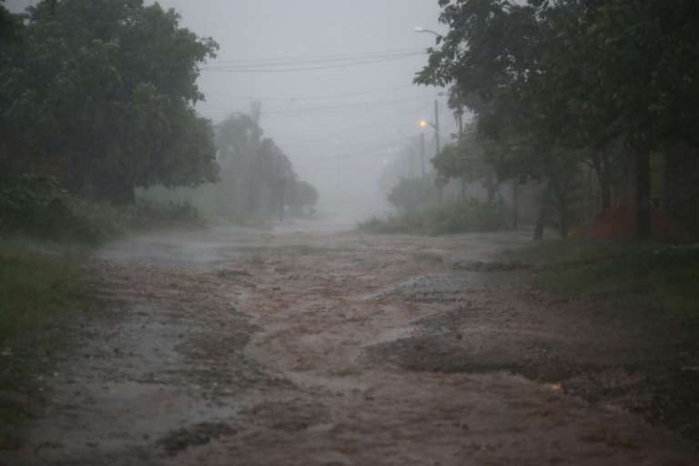 Região do Nova Lima durante forte chuva desta tarde (Foto: Marcos Ermínio)