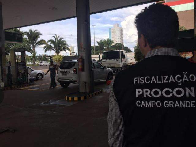 Procon percorre postos para detectar pre&ccedil;os abusivos de combust&iacute;veis
