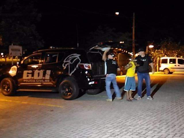 Autor de estupro teria &quot;ajudado&quot; v&iacute;tima depois dela ter casa invadida pelo ex