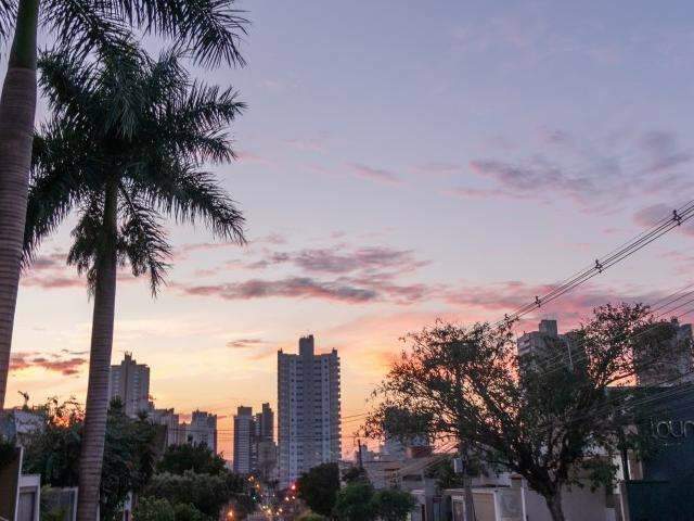 Sexta-feira ser&aacute; de calor de 33&deg;C e pancadas de chuva isoladas em MS