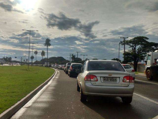 No hor&aacute;rio de pico, convers&atilde;o &eacute; teste de paci&ecirc;ncia na Duque de Caxias
