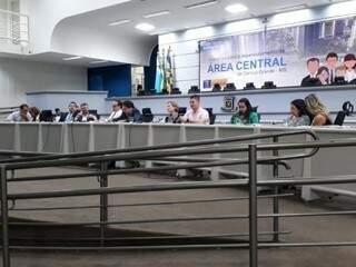 Audiência píública reuniu comerciantes, entidades representativas, secretários municipais e vereadores (Foto: Fernanda Palheta)
