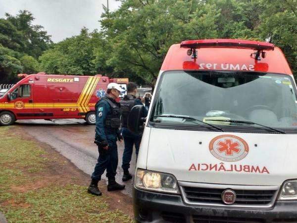 Motociclista fura bloqueio e bate em ciclista no Parque dos Poderes